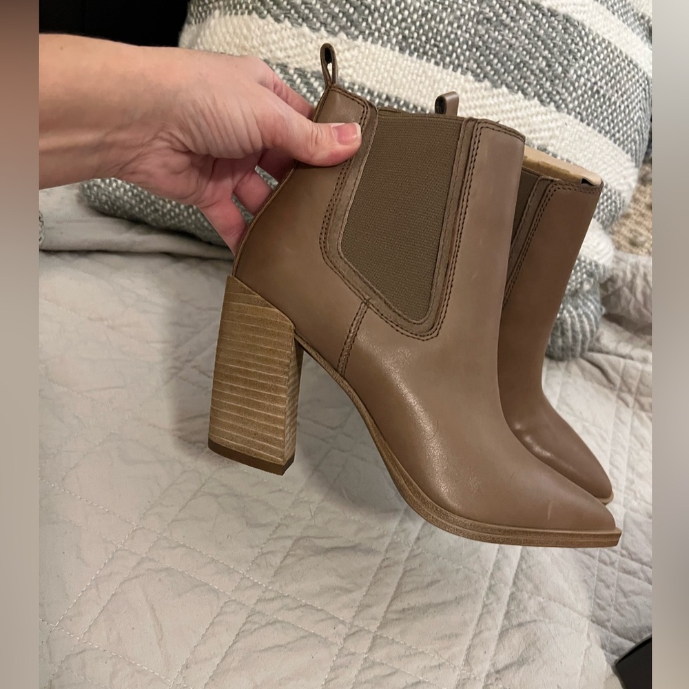 New with box Vince Camuto Ratony boot in wild mushroom size 6.5